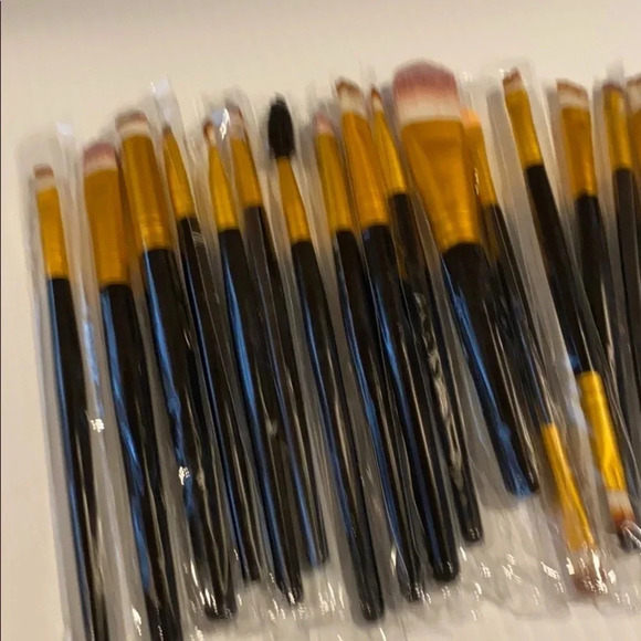20 NEW MAKEUP BRUSHES GIFT BLACK GOLD WEDDING BRIDESMAIDS EYES SHADOW SET TRAVEL - Picture 4 of 6
